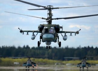 Helicópteros rusos destruyen vehículos blindados de Ucrania Imagen Ilustrada