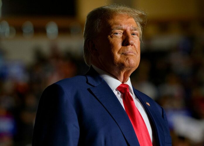 El expresidente de Estados Unidos Donald Trump (2017-2021) afirmó este jueves que lo que le está pasando es una persecución política, tras haber comparecido ante un tribunal de Washington DC para la lectura de cargos contra él.