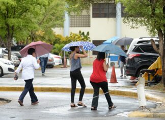 Onamet dice siguen vigentes avisos y alertas meteorológicas por vaguada La Oficina Nacional de Meteorología (Onamet) informó que el tiempo atmosférico de la República Dominicana permanecerá bajo la combinación de los efectos de una vaguada en altura con el viento predominante del este y la humedad e inestabilidad dejada por una onda tropical que se desplazó recientemente por nuestro territorio.