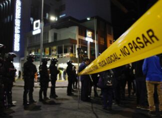 La seguridad de los actores políticos en Ecuador se encuentra bajo el foco de atención tras un reciente atentado armado contra la candidata de la alianza 2-17 y 20 para la Asamblea Nacional, Estefany Puente. El incidente ocurrió en el sector El Club de Leones, en la parroquia 24 de Mayo, provincia de Los Ríos, un día después del trágico asesinato del candidato presidencial Fernando Villavicencio en Quito.