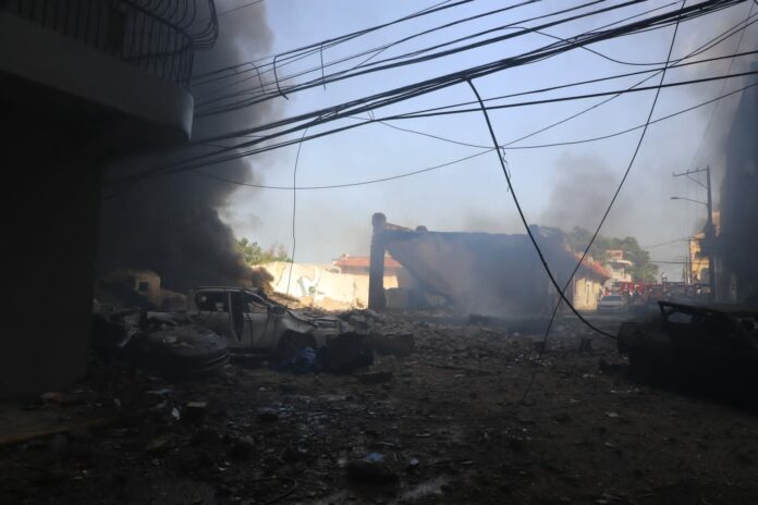 26 de los 33 heridos por la explosión en San Cristóbal son atendidos en el Hospital Regional Juan Pablo Pina, de la referida provincia sureña, donde se registra tres fallecimientos, un bebé de cuatro meses, por trauma craneoencefálico severo y dos adultos quienes presentaban quemaduras en el 90% del cuerpo.
