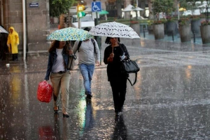 La Oficina Nacional de Meteorología (Onamet), informó que desde tempranas horas de este jueves, se pronostican nublados con aguaceros y tronadas en algunos puntos de la zona costera Caribeña y el noreste del país, como son: Samaná, María Trinidad Sánchez, San Cristóbal, San Pedro de Macorís, La Romana, Barahona, Pedernales y El Gran Santo Domingo.