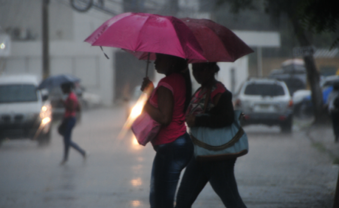 La Oficina Nacional de Meteorología (Onamet), informó este viernes que se mantendrá la humedad e inestabilidad sobre nuestra área, debido al paso de una onda tropical, una zona de disturbio al noroeste de la isla y por una vaguada en varios niveles de la troposfera.