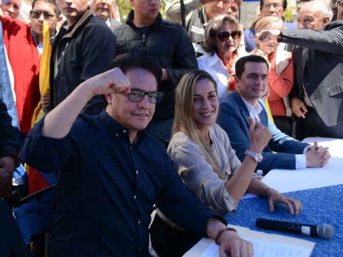 Seis personas fueron detenidas durante la noche de este miércoles presuntamente involucradas en el asesinato del candidato a la Presidencia de Ecuador Fernando Villavicencio, víctima de un atentado con disparos a la salida de un mitin de su campaña electoral en Quito.