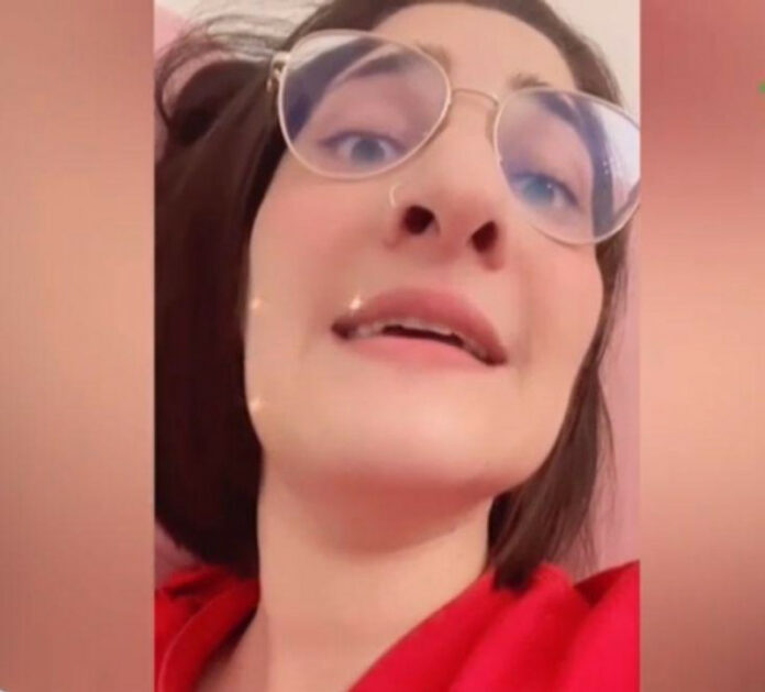 La Policía Nacional informó que investiga a una mujer que amenazó, a través de un audiovisual, con asesinar a decenas de personas en el municipio de Constanza, provincia La Vega.