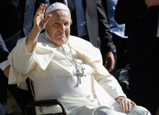 El papa Francisco dice que la Iglesia católica «está abierta a todos», incluso a la comunidad LGBT