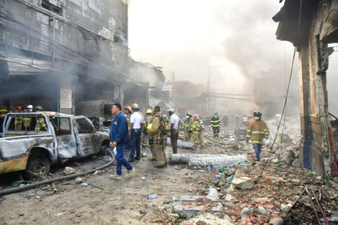 Al menos siete personas fallecieron durante una explosión ocurrida la tarde de este lunes en un centro comercial de la provincia San Cristóbal.