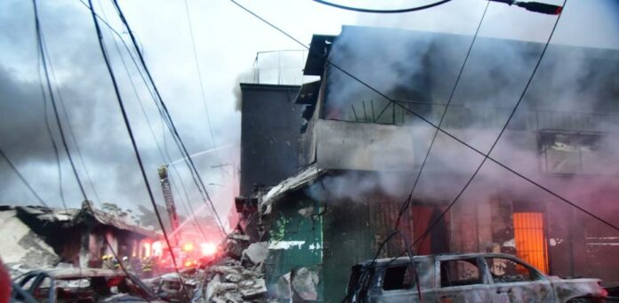 El alcalde de San Cristóbal, José Montás, declaró este martes que la cifra de fallecidos por una explosión en el centro de la ciudad se ha elevado a 12. En tanto que el número de heridos se ha elevado a 40.