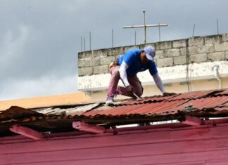 Comienzan reparaciones de viviendas y negocios en alrededores de explosión en San Cristóbal