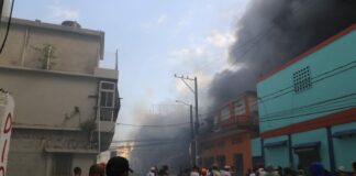 El senador de la provincia San Cristóbal, Franklin Rodríguez, definió como una «zona de guerra» el perímetro donde ocurrió la explosión en esa provincia, cuyo evento ha volcado en caos a toda la comunidad y ha provocado el despliegue de decenas de unidades de bomberos para dar asistencia a los afectados.