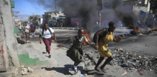 Los esfuerzos por ayudar a los haitianos a sobrevivir la violencia pandillera que azota a su país sufrieron un duro golpe con el secuestro de una enfermera estadounidense y su hija, que el martes seguían desaparecidas.
