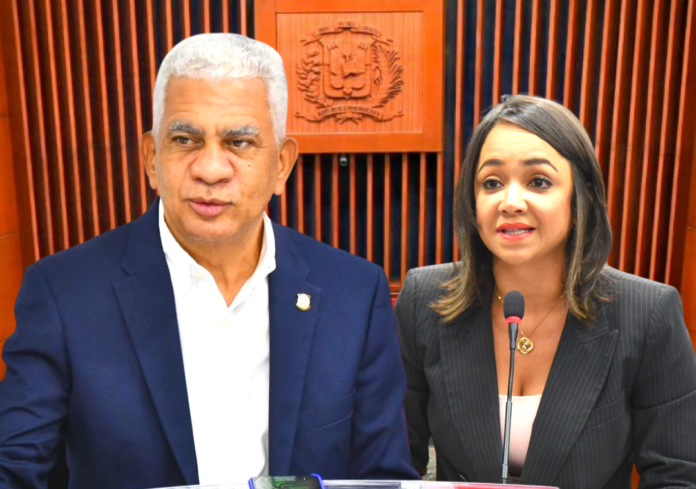 El senador de la provincia Sánchez Ramírez, Ricardo de los Santos, fue escogido este jueves como el nuevo presidente del Senado de la República a partir de este próximo 16 de agosto.