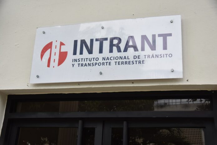 El Instituto Nacional de Tránsito y Transporte Terrestre (INTRANT), informó que cancelara la licencia de conducir a un ciudadano que fue captado agrediendo a un agente de la Dirección General de Seguridad de Tránsito y Transporte Terrestre (DIGESETT), en Santo Domingo.