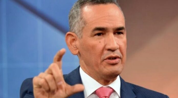 Se quita la vida un hijo de Alberto Holguín, exdirector del Inapa Un hijo del exdirector del Instituto Nacional de Aguas Potables (Inapa), Alberto Holguín, se quitó la vida la madrugada de este jueves, según un familiar del fallecido.