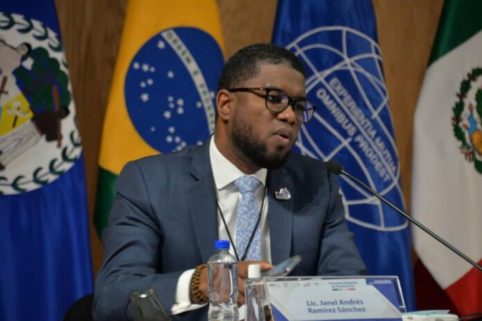 Conocerán el 7 de agosto objeción a archivo de denuncia contra Janel Ramírez por acoso sexual y laboral Será el próximo 7 de agosto cuando se conozca la audiencia de objeción al archivo definitivo de la denuncia interpuesta por dos empleadas de la Cámara de Cuentas contra su presidente, Janel Andrés Ramírez, por acoso sexual y laboral.