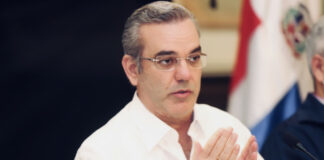 El presidente de la República llega a San Cristóbal tras la explosión de ayer lunes, que dejó un saldo de al menos 10 muertos y decenas de heridos, según informó Joel Santos, ministro de la Presidencia.