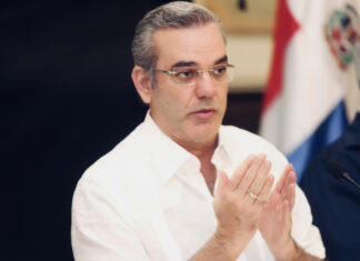 Presidente Abinader llega a supervisar zona de desastre en San Cristóbal El presidente de la República llega a San Cristóbal tras la explosión de ayer lunes, que dejó un saldo de al menos 10 muertos y decenas de heridos, según informó Joel Santos, ministro de la Presidencia.