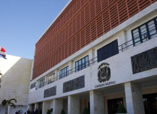 Gobierno somete al Congreso anteproyecto que reformula Presupuesto 2023 El Gobierno dominicano, a través del Ministerio de Hacienda, sometió al Congreso Nacional el anteproyecto que modifica la Ley 366-22 que aprueba el Presupuesto General del Estado para el 2023, el cual busca promover el dinamismo económico mediante un incremento en el gasto público destinado a la inversión y a proyectos de alto impacto social.