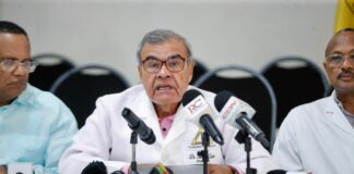 El Colegio Médico Dominicano (CMD) decidió este domingo entrar en un compás de espera en su lucha por mejores beneficios para el sector y se mantienen a la expectativa de que el presidente de la República, Luis Abinader, se reúna con ellos.