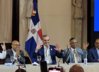 El Presidente Abinader promulga ley de reconocimiento del lenguaje de señas en República Dominicana El presidente Luis Abinader promulgó la ley que reconoce el lenguaje de señas en el país, un paso importante y constitucional de la inclusión y protección jurídica reforzada en favor de las personas con discapacidad auditiva.