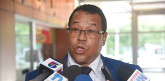 La fiscal adjunta del municipio de Jimaní, provincia Independencia, Pilar Irene Medina Trinidad fue allanada y detenida por la Procuraduría General de la República (PGR) a primeras horas de la mañana de este martes tras la persecución que ha emprendido el órgano acusador contra algunos de sus propios colaboradores, por supuestamente integrar una red que facilitaba documentos legales a personas con antecedentes penales.
