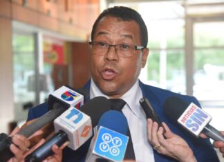 Procuraduría detienen a fiscal adjunta de Jimaní durante allanamientos La fiscal adjunta del municipio de Jimaní, provincia Independencia, Pilar Irene Medina Trinidad fue allanada y detenida por la Procuraduría General de la República (PGR) a primeras horas de la mañana de este martes tras la persecución que ha emprendido el órgano acusador contra algunos de sus propios colaboradores, por supuestamente integrar una red que facilitaba documentos legales a personas con antecedentes penales.