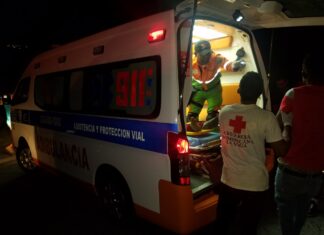 Accidente deja tres personas muertas en carretera La Vega-Jarabacoa Un accidente de tránsito ocurrido la madrugada de este jueves al deslizarse un camión dejó el saldo de tres personas muertas y una herida. El hecho ocurrió en la carretera Federico Basilis (La Vega-Jarabacoa), próximo al tramo La Virgen.