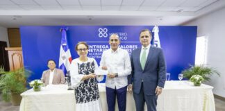 La Procuraduría General de la República (PGR) entregó ayer jueves a distintas instituciones gubernamentales y Organizaciones Sin Fines de Lucro (ONG) que luchan contra las drogas un monto de más de RD$391 millones de pesos, que fueron decomisados mediante sentencias definitivas e irrevocablemente juzgadas en casos de condenados por narcotráfico y lavado de activos en diferentes jurisdicciones del país.
