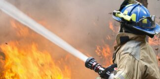 Un incendio ocurrido la tarde del domingo afectó varias viviendas en la comunidad de Santa Fe, en San Pedro de Macorís.