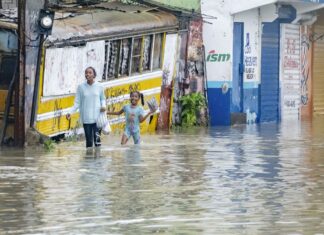 Franklin dejó a su paso una persona fallecida y secuelas en daños materiales La tormenta tropical Franklin se alejó del país dejando a su paso un muerto, un desaparecido, 2,760 carreteras y caminos vecinales afectados, 547 viviendas afectadas, 351 personas en albergues, 280 movilizados, 120 acueductos fuera de servicio y 1,603,152 usuarios afectados; además 47 circuito eléctricos afectados.