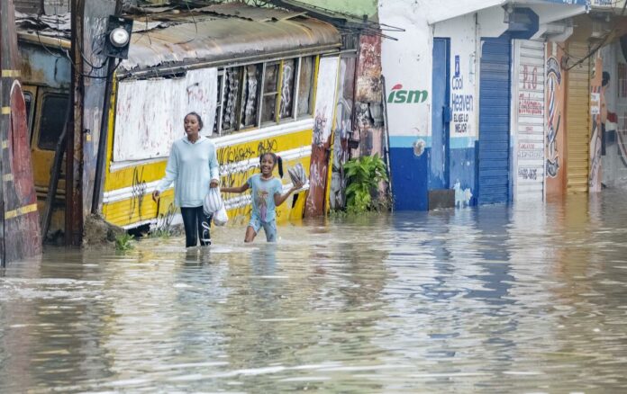 La tormenta tropical Franklin se alejó del país dejando a su paso un muerto, un desaparecido, 2,760 carreteras y caminos vecinales afectados, 547 viviendas afectadas, 351 personas en albergues, 280 movilizados, 120 acueductos fuera de servicio y 1,603,152 usuarios afectados; además 47 circuito eléctricos afectados.