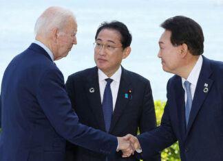 Biden recibe a los líderes de Japón y de Corea del Sur para expandir la cooperación militar en el Pacífico