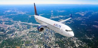 Una madre y su hija, pasajeras de un vuelo de Delta Air Lines, reclaman $2 millones en compensación luego de que fueran presuntamente abusadas sexualmente por un hombre en estado de embriaguez en pleno avión.