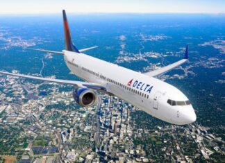 Una madre y su hija, pasajeras de un vuelo de Delta Air Lines, reclaman $2 millones en compensación luego de que fueran presuntamente abusadas sexualmente por un hombre en estado de embriaguez en pleno avión.
