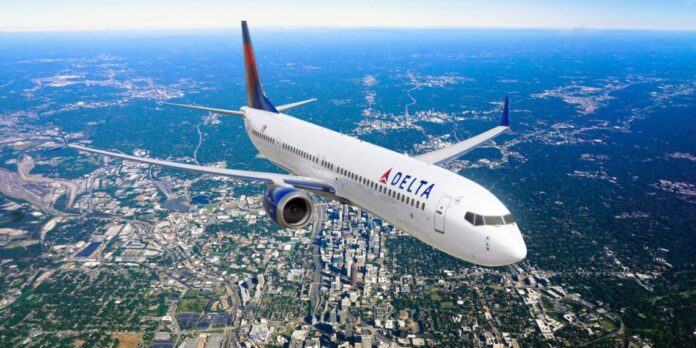 Una madre y su hija, pasajeras de un vuelo de Delta Air Lines, reclaman $2 millones en compensación luego de que fueran presuntamente abusadas sexualmente por un hombre en estado de embriaguez en pleno avión.