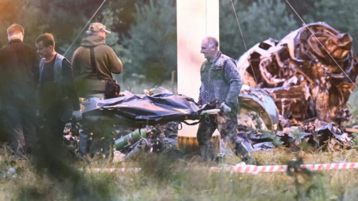 Encuentran las cajas negras del avión de Prigozhin que se estrelló en Rusia El Comité de Instrucción de Rusia (CIR) informó hoy de que ha encontrado las cajas negras del avión privado Embraer del jefe del grupo de mercenarios Wagner, Yevgueni Prigozhin, que se estrelló el miércoles en el centro del país.