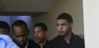 El Cuarto Juzgado de Instrucción de la Cámara Penal del Distrito Nacional, aplazó este jueves por segunda vez la revisión obligatoria de las medidas de coerción impuestas a Wesly Vincent Carmona, alias El Dotolcito, Alison de Jesús (Chiquito) y a Luis Brito Troncoso, imputados en el atraco donde murió el joven Joshua Omar Fernández, el pasado 16 de abril de este año en el sector Naco del Distrito Nacional.