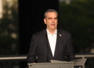 Presidente Abinader encabeza simpatía entre votantes con el 55.2%, según encuesta El presidente de la República, Luis Abinader, ganaría las próximas elecciones presidenciales 2024-2028 con un 55.2% de los votos, así lo detalla una encuesta publicada este miércoles por Markestrategia y realizada a una muestra de personas inscritas en el padrón de la Junta Central Electoral.