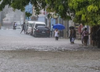 Emiten alerta epidemiológica ante riesgo de enfermedades por Franklin La Dirección de Epidemiología emitió una alerta epidemiológica ante el riesgo de aumento de enfermedades en las poblaciones afectadas por las lluvias provocadas por la Tormenta Tropical Franklin.