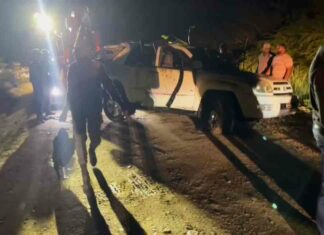 Al menos 13 haitianos indocumentados perdieron la vida la madrugada de este lunes al deslizarse el vehículo en que se trasladaban y caer en un canal de riego. El hecho ocurrió en el paraje Peñuela del municipio de Esperanza, Valverde. Entre los fallecidos figuran 11 adultos y 2 menores quienes viajaban en una jeepeta Toyota Runner. El conductor supuestamente emprendió la huida. Las autoridades manifestaron que investigan el caso debido a que se presume se trata de tráfico ilegal de haitianos.