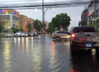 Severas inundaciones se prevén, meteorólogo exhorta no descuidarse El aeropuerto de Barahona más había acumulado 70 milímetros de lluvias antes de las 5:00 de la mañana de este miércoles, mientras que San Cristóbal inundaciones severas tenía 122 milímetros.