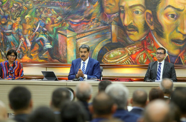 Maduro designa a tres nuevos ministros de su gabinete