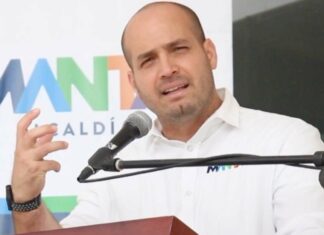 Un dominicano entre los nuevos detenidos en Ecuador por el asesinato de alcalde de Manta Un dominicano figura entre los nuevos detenidos como presuntos autores materiales del asesinato, ocurrido en julio pasado, de Agustín Intriago, el alcalde de Manta, la tercera ciudad más poblada de Ecuador, según informó este viernes el Ministerio del Interior.