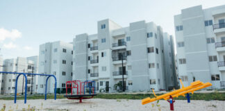 Una mujer fue encontrada muerta en el Residencial Ciudad Modelo, ubicado en Santo Domingo Norte. De acuerdo a las declaraciones de los residentes, la fémina era empleada del condominio
