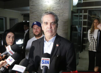 Presidente Abinader visitará San Cristóbal tras explosión El presidente de la República visitará San Cristóbal tras la explosión ocurrida este lunes, la cual ha dejado un saldo de al menos 10 muertos y decenas de heridos, según informó Joel Santos, ministro de la Presidencia.
