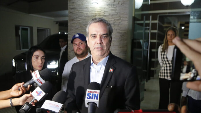 El presidente de la República visitará San Cristóbal tras la explosión ocurrida este lunes, la cual ha dejado un saldo de al menos 10 muertos y decenas de heridos, según informó Joel Santos, ministro de la Presidencia.