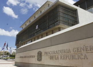 Fiscales, empleados administrativos y policías en red borraba antecedentes penales El Ministerio Público puso en marcha, en la madrugada de este martes, la Operación Gavilán contra de una red integrada por fiscales, empleados administrativos y policías que tenían una estructura nacional que se dedicó durante años a eliminar miles de antecedentes penales a cambio de sobornos.