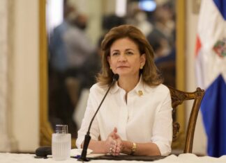 Vicepresidenta destaca comunidad internacional haya escuchado llamado de auxilio a Haití La vicepresidenta de la República, Raquel Peña, saludó la decisión de que países de la comunidad internacional hayan iniciado la toma de acciones para contribuir con la situación de Haití. Al asistir al informe de gestión del presidente del Senado, Eduardo Estrella, la vicepresidenta fue preguntada por el tema haitiano.