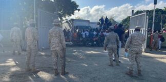 Haitianos que exigían la liberación de un compatriota que permanecía detenido por la Policía Nacional de Haití escenificaron el incidente violento que degeneró este jueves en el cierre del paso fronterizo Elías Piña-Carrizal.