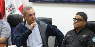 El presidente Luis Abinader se encuentra reunido la tarde de este lunes con los organismos que integran el Centro de Operaciones de Emergencia (COE) y otras entidades, con las cuales elaborará un plan de contingencia por el paso de la tormenta tropical Franklin en la República Dominicana.